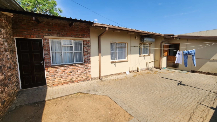 12 Bedroom Property for Sale in Brandwag Free State